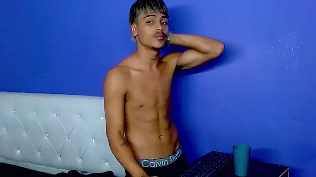 Angel_foxc13 live cam on StripChat