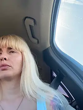 blondegirlx live cam on StripChat
