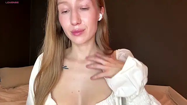 Alicecutepie live cam on StripChat
