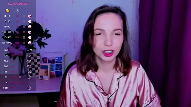 KindHazelHere_ live cam on StripChat