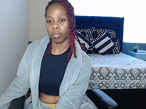 QUEENMANDYY webcam