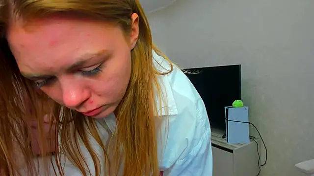 Strawberrye live cam on StripChat