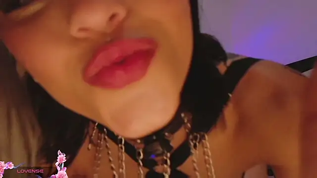 La_Diabla_111_ live cam on StripChat