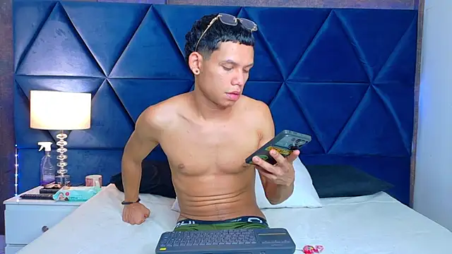 ThiagoFerrer_ live cam on StripChat