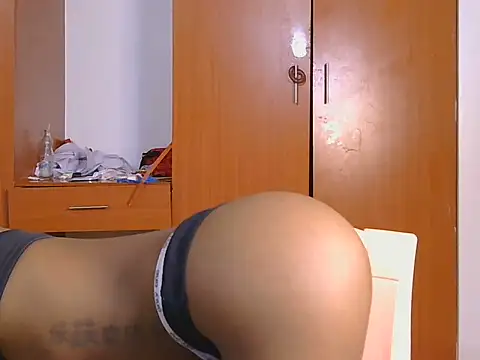 -HotMess live cam on StripChat
