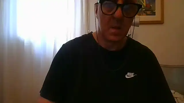 ANONIMO7735 live cam on StripChat