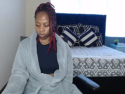 QUEENMANDYY webcam