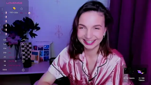 KindHazelHere_ live cam on StripChat