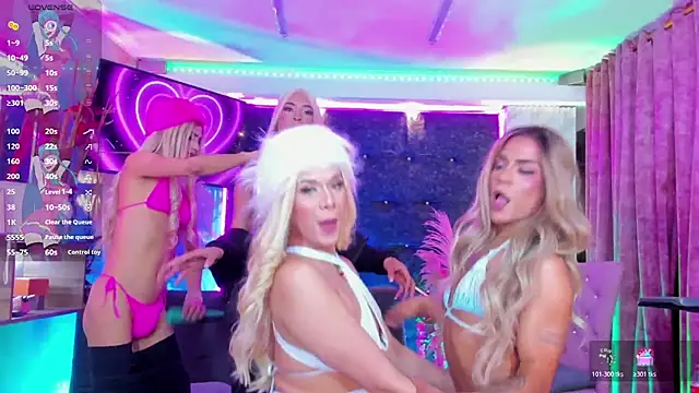 Queens_Wonders_Blonders webcam