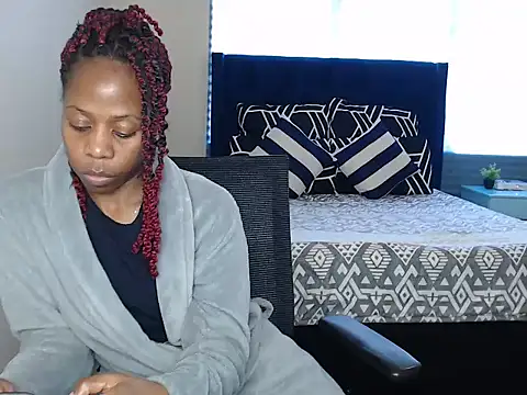 QUEENMANDYY live cam on StripChat
