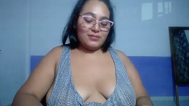 sirena_15 live cam on StripChat