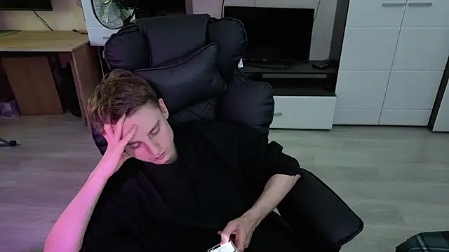 angryzan webcam