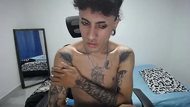 present_the_magic live cam on StripChat