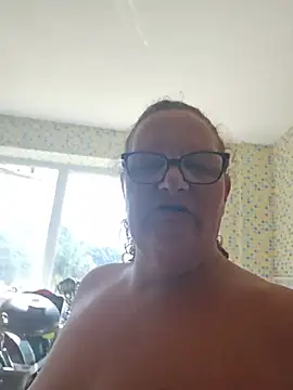 missqueenbeex - MissQueenBeex's free webcam - UK Sex Cams