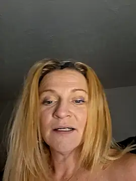 Goldenndoll webcam