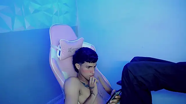 AAA_WHITE webcam