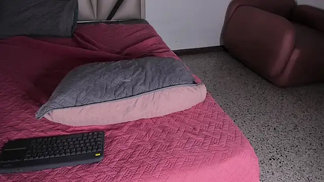 Kitty_lovee_23 webcam