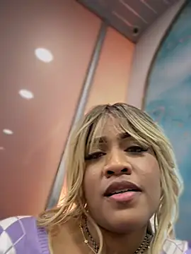 riri_brunnete webcam