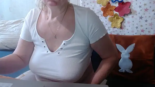 QueenLana live sex cam