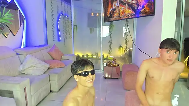 Houseofwarrios's Colombian male cam and chat room