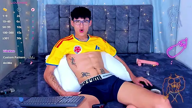 NicolasTorrez live cam on StripChat