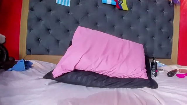 YayaHilton webcam