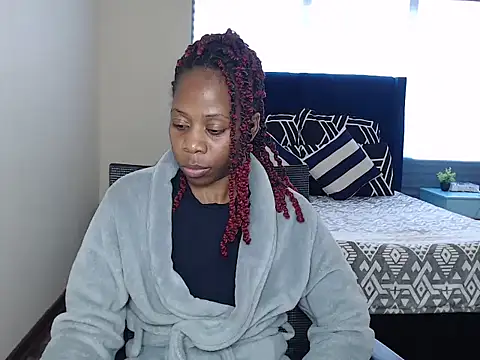 QUEENMANDYY live cam on StripChat