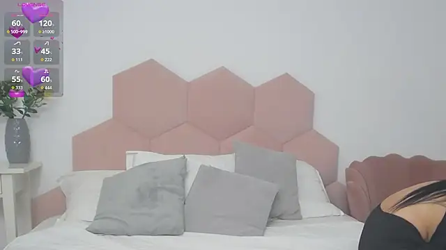 LadyLiia webcam