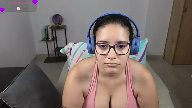 blue__moon_ live cam on StripChat