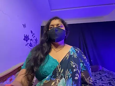 LouleyRani_ webcam