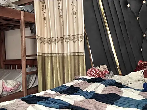 sexyleah25 webcam