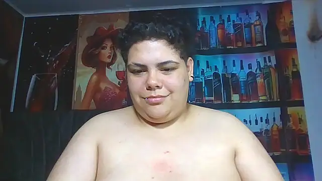 Hailey_Curvy webcam