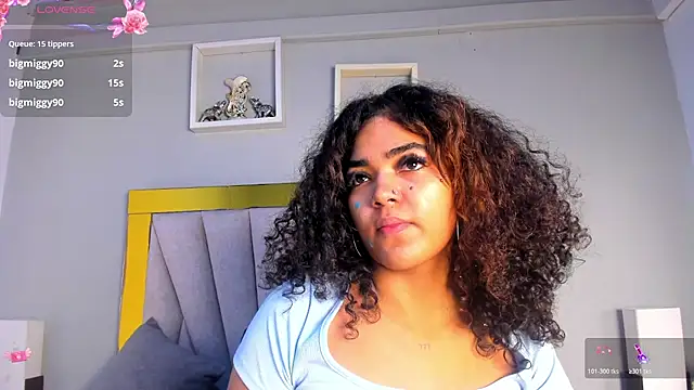 vahiolet_fuentes live cam on StripChat