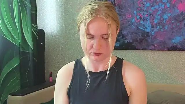 Lanavi_Smile live cam on StripChat
