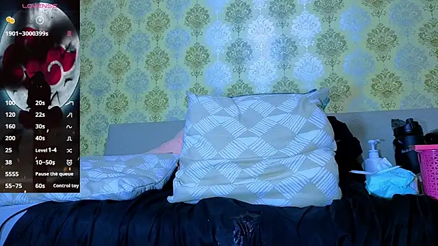 anya_weisz webcam