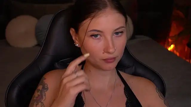 LunaaMay webcam
