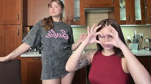 HotCaramellsTV webcam
