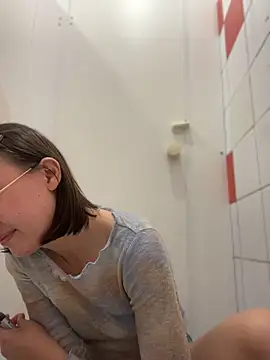 RinaCat live cam on StripChat