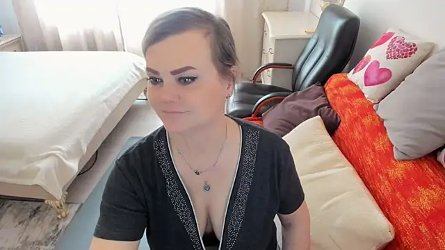 MildMature live cam on StripChat