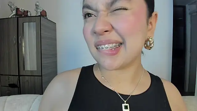 rudyhlowes live cam on StripChat