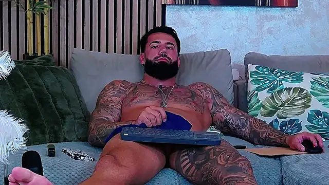 masterkingofmusclee live cam on StripChat