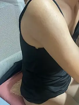 Mina048 webcam
