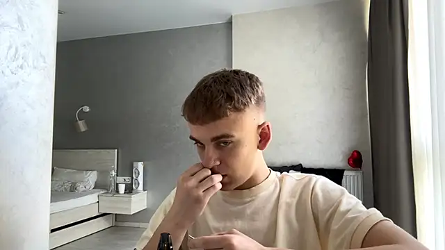 SoloFury live cam on StripChat