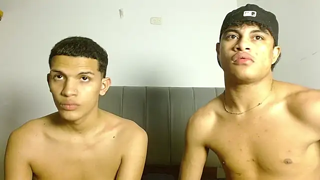 Jose_And_Daniel live cam on StripChat
