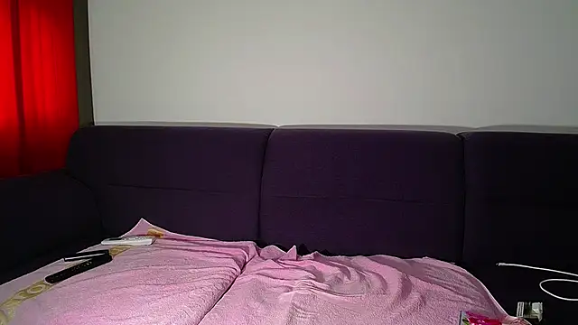 Julianna68 live cam on StripChat