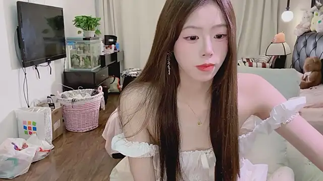 Evacute-top live cam on StripChat