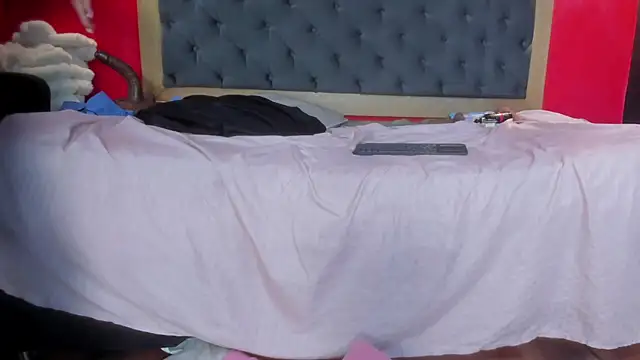 YayaHilton live cam on StripChat