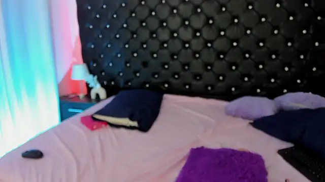 BellaRoge live cam on StripChat