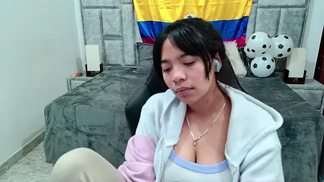 laureentt_ - Laureentt_'s free webcam - UK Sex Cams