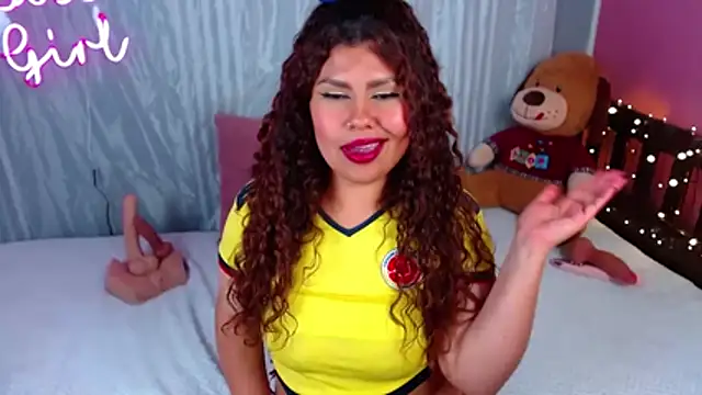 queenamazon1 (F milf) - show boobs